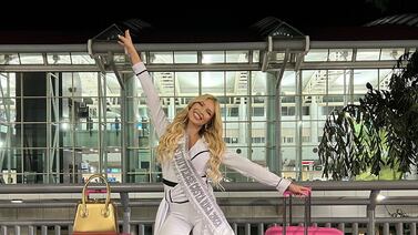 Reina de belleza Karla Ortiz va rumbo a Filipinas a representar el país