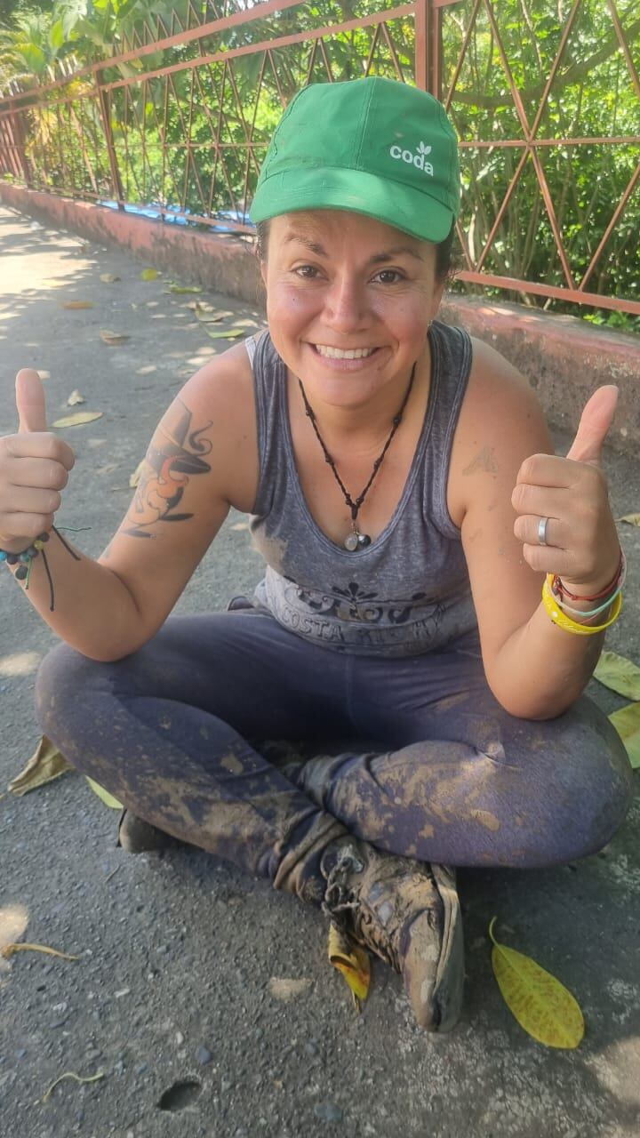 Melissa Cambronero y Carolina Rosales, de 33 y 34 años respectivamente, son dos guapileñas que, junto a su perrita Chiky, viajan en bicicleta de Guápiles a la Patagonia, salieron en agosto del 2024