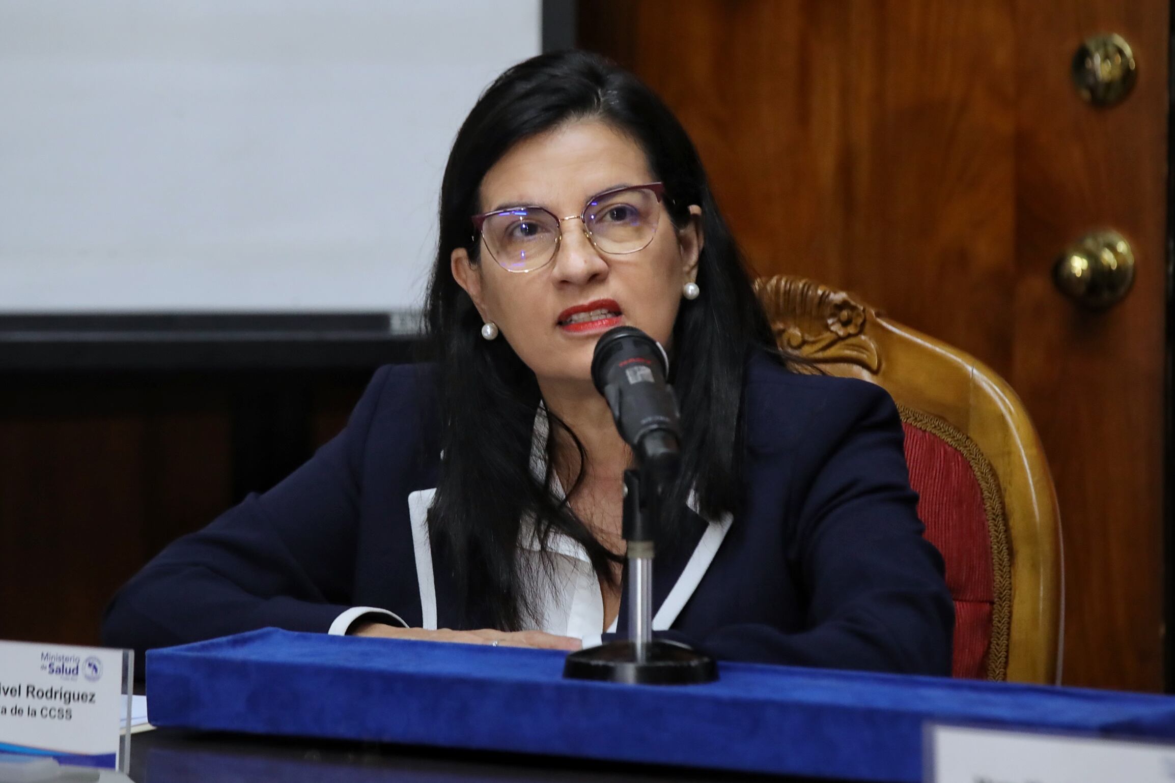 23/08/2023/ Rendición de cuentas sobre orden sanitaria que cerró programa de trasplantes de hígado en el Hospital México / en la fotografía la vicepresidenta y ministra de salud Mary Munive y Marta Eugenia Esquivel presidenta ejecutiva de la CCSS / foto John Durán