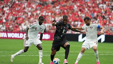 Canadá golea 6-0 a Catar pero pierde a su figura por grave fractura