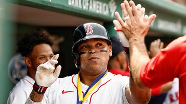 Rafael Devers hace historia en los Medias Rojas de Boston al pegar su cuadrangular 200