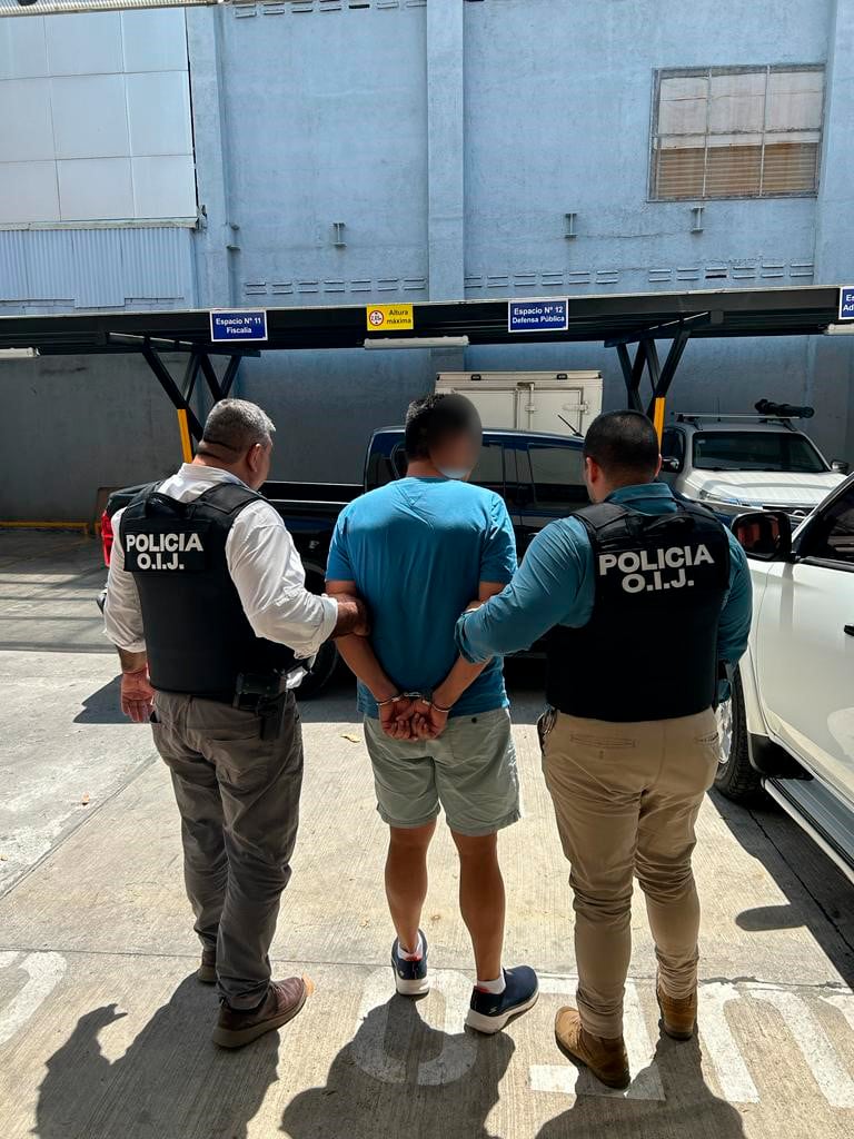 Un doctor de apellidos Carmona Jaén, de 46 años está en manos de las autoridades judiciales por ser el principal sospechoso del femicidio de su pareja, una mujer de 41 años. Foto: OIJ