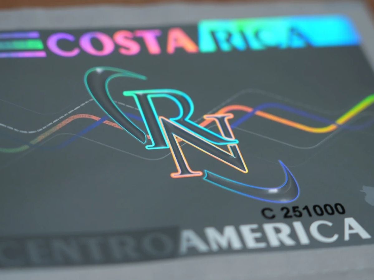 La nueva sticker de la "Tercera Placa" es mucho más segura a la que estamos acostumbrados los ticos.