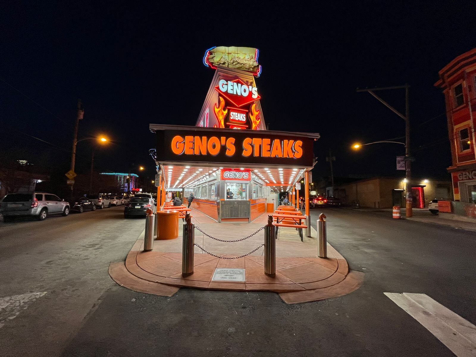 El restaurante Geno's Steaks es uno de los más buscados para probar el Cheesesteak.