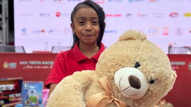 Palabras de niña nos hace entender el valor de la fiesta de Navidad que organiza el padre Sergio