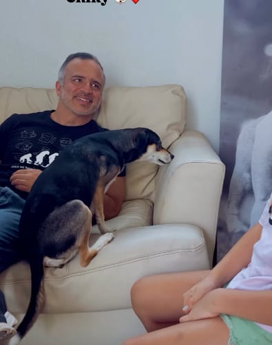 Diego Brenes y su esposa Sandra Solórzano, junto al actor Mario Chacón.