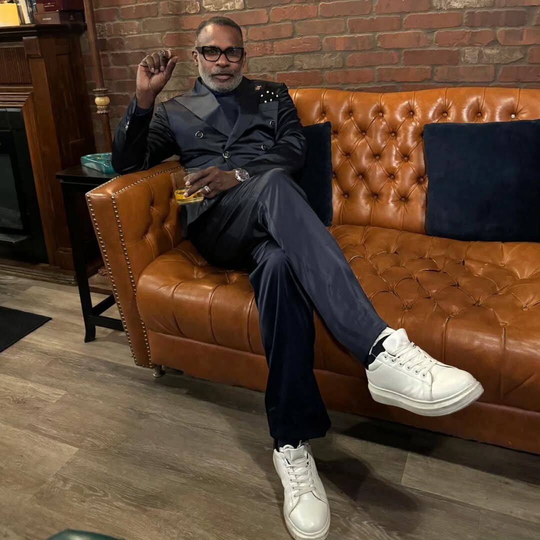 El famoso diseñador dominicano, Martín Polanco, con gran trayectoria internacional también está entre los fallecidos que dejó la tragedia de este martes en la discoteca Jet Set, de República Dominicana, en la que perdió la vida el cantante Rubby Pérez.