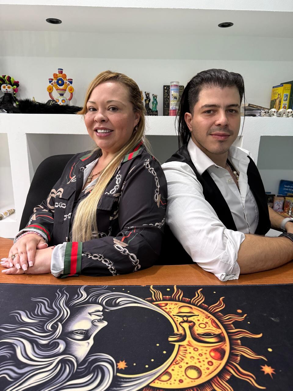 Mithzi Bonilla, bruja de cuarta generación y Esteban Morales, nos cuentan que el próximo 24 de junio, Noche de San Juan, se iniciarán 30 nuevas brujas en el país