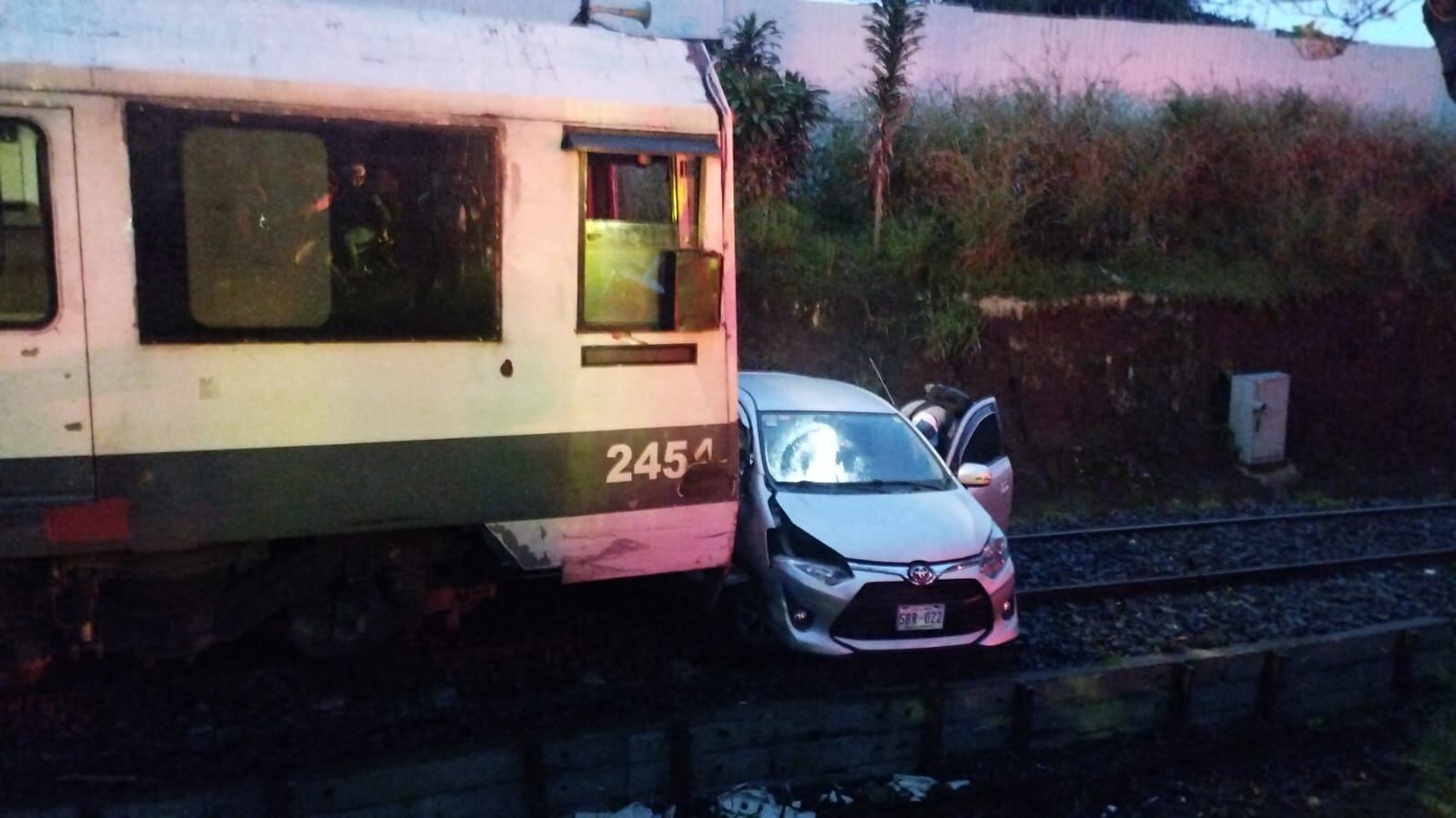 Un carro y el tren chocaron en Colima de Tibás