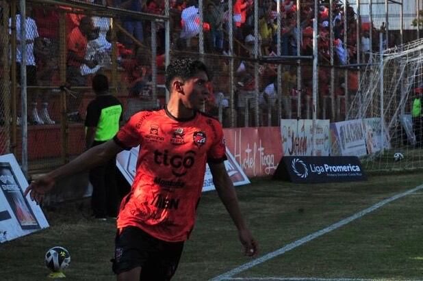 Dariel Castillo anotó el segundo gol de Puntarenas