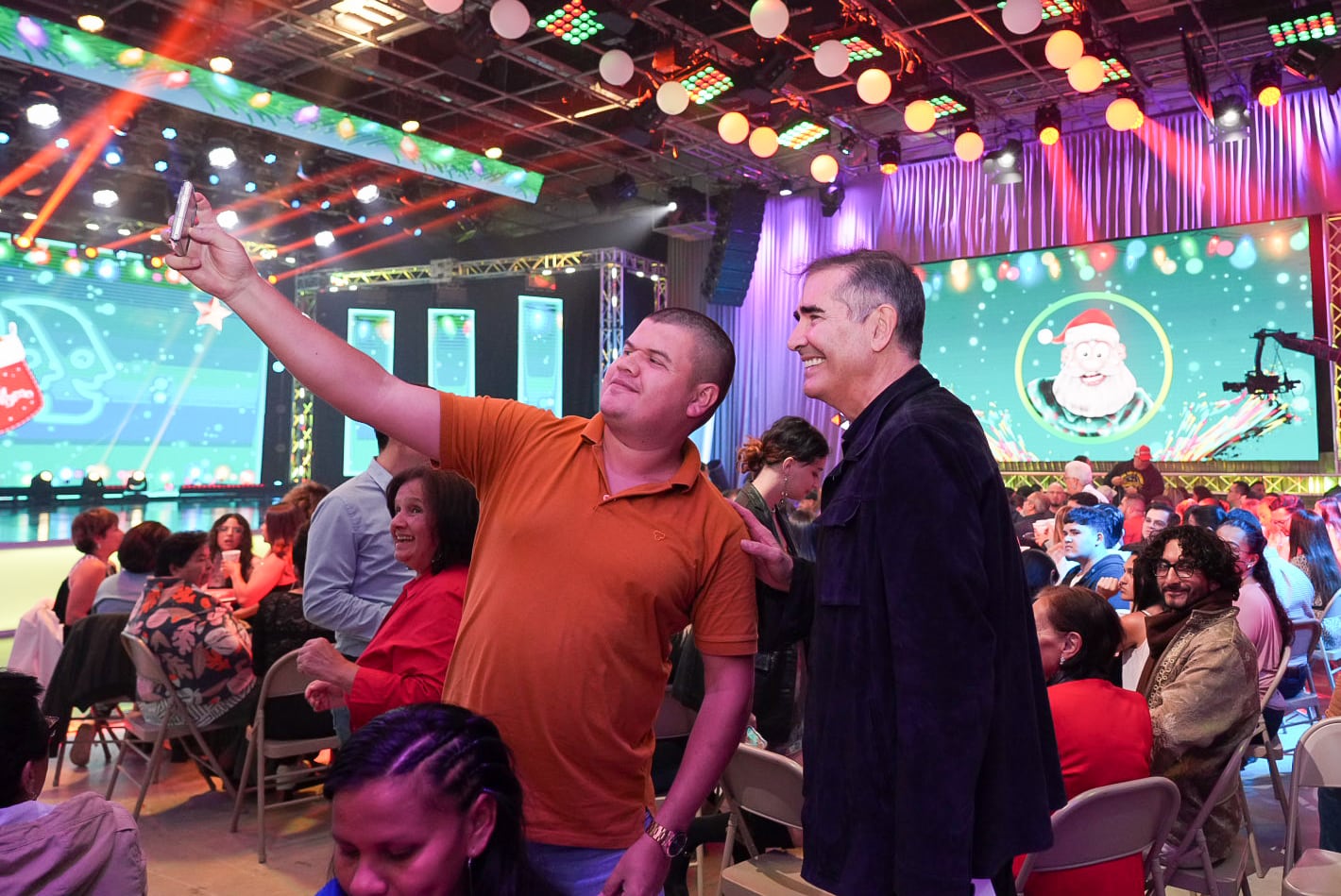 Imágenes del público, presentadores y detrás de cámaras del primer programa de El Chinamo de Teletica en su edición 2024.