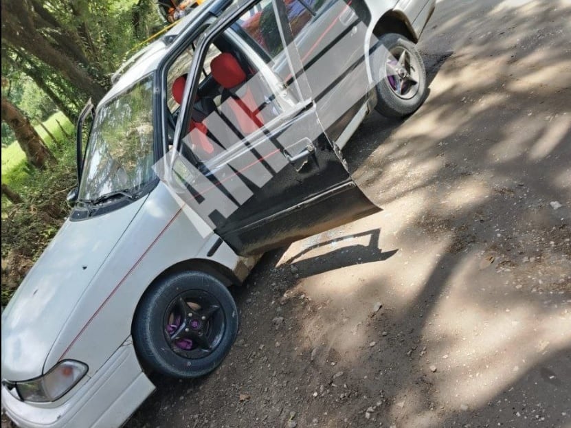 Este carro fue encontrado en el lugar donde asesinaron al hombre. Foto Agencia Nacional de Información.