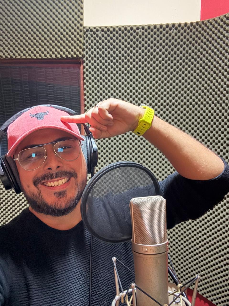 Carlos Crawford Pérez, mejor conocido en el ámbito musical cristiano como “Consejero”, vive uno de los momentos más grandes de su carrera: ser parte de un disco prenominado a los Latin Grammy Awards 2025 en la categoría de Género Cristiano Urbano.