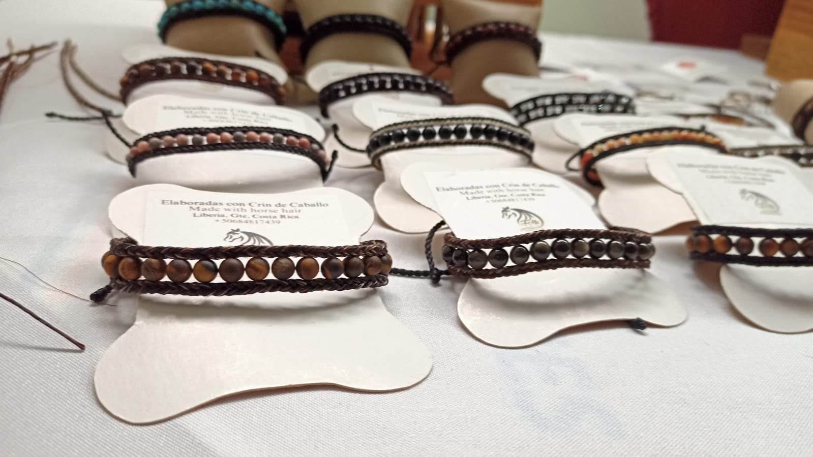 ¿Artesanías a base del pelo de caballo?, conozca los bellos productos que ofrece una emprendedora