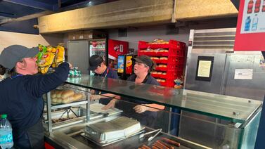 Precios de la comida en el Mundial 2026: esto cuesta comer y tomar dentro de los estadios