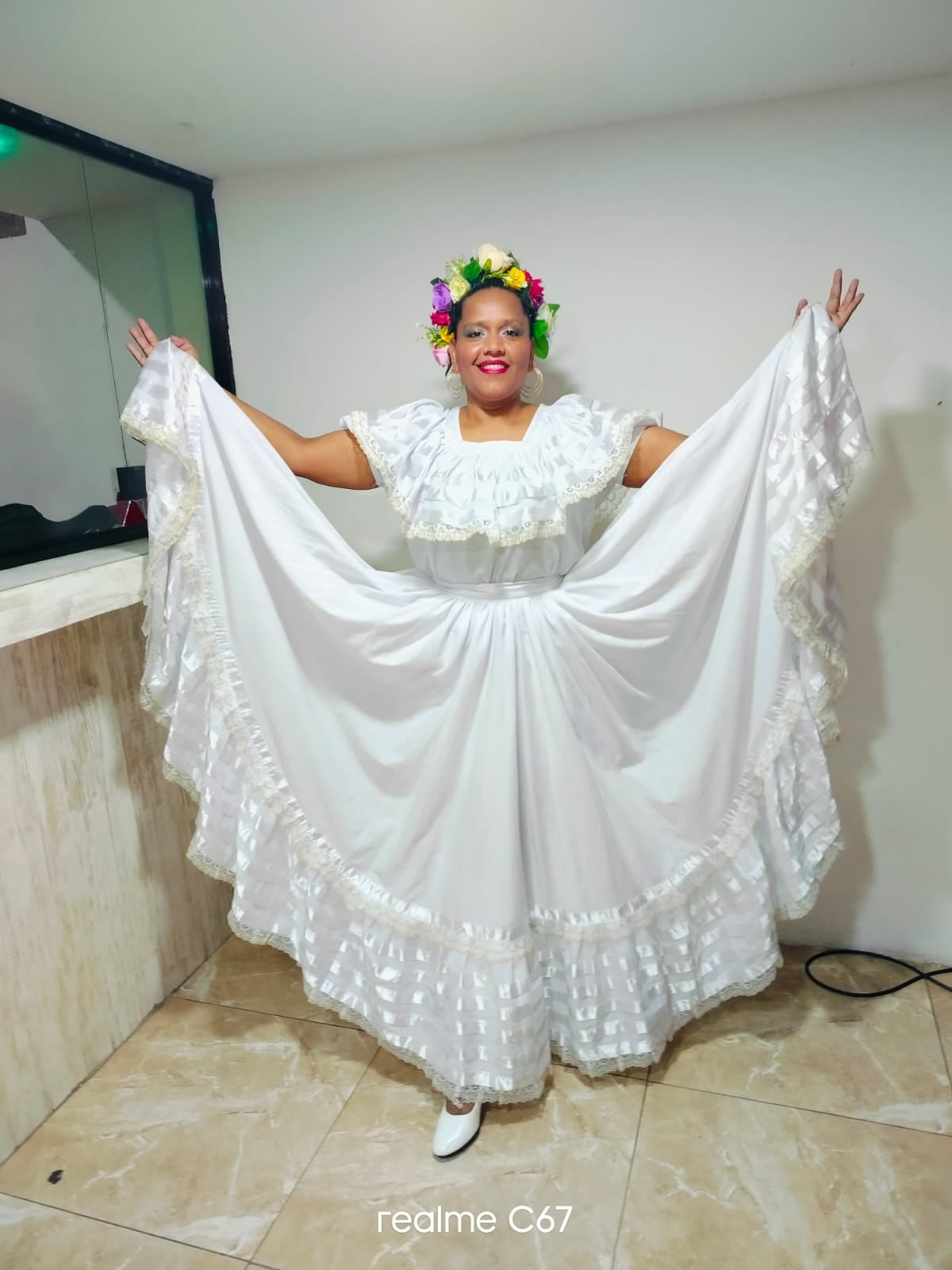 Carla Vanessa Mesa llegó hace 34 años buscando trabajo. Sin imaginarlo, fue en suelo costarricense donde pudo cumplir el anhelo que la acompañaba desde niña: bailar folclor nicaragüense.