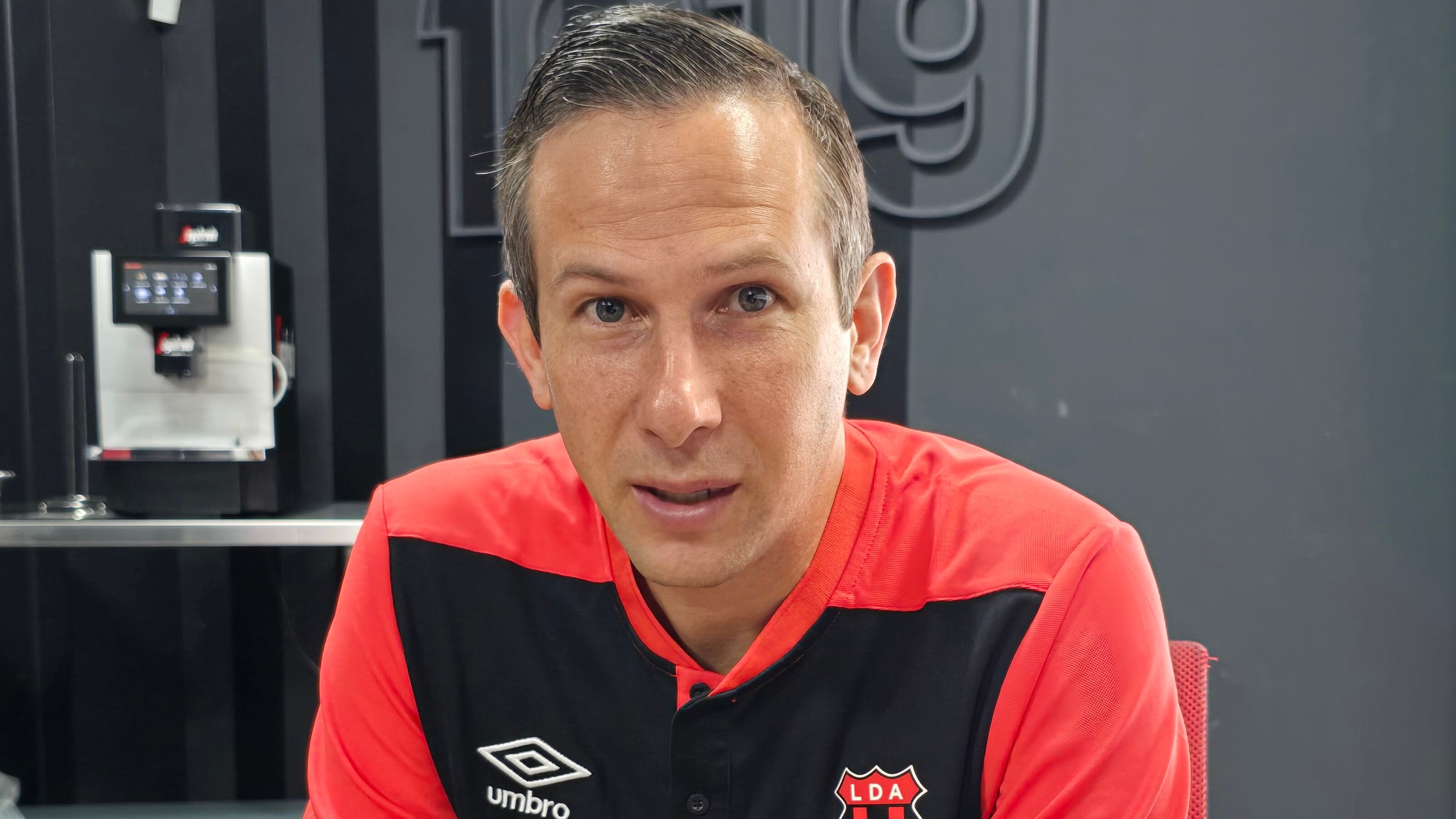 El directivo de Liga Deportiva Alajuelense, León Weinstok, considera que debe haber cambios radicales en la Unión Femenina de Fútbol.