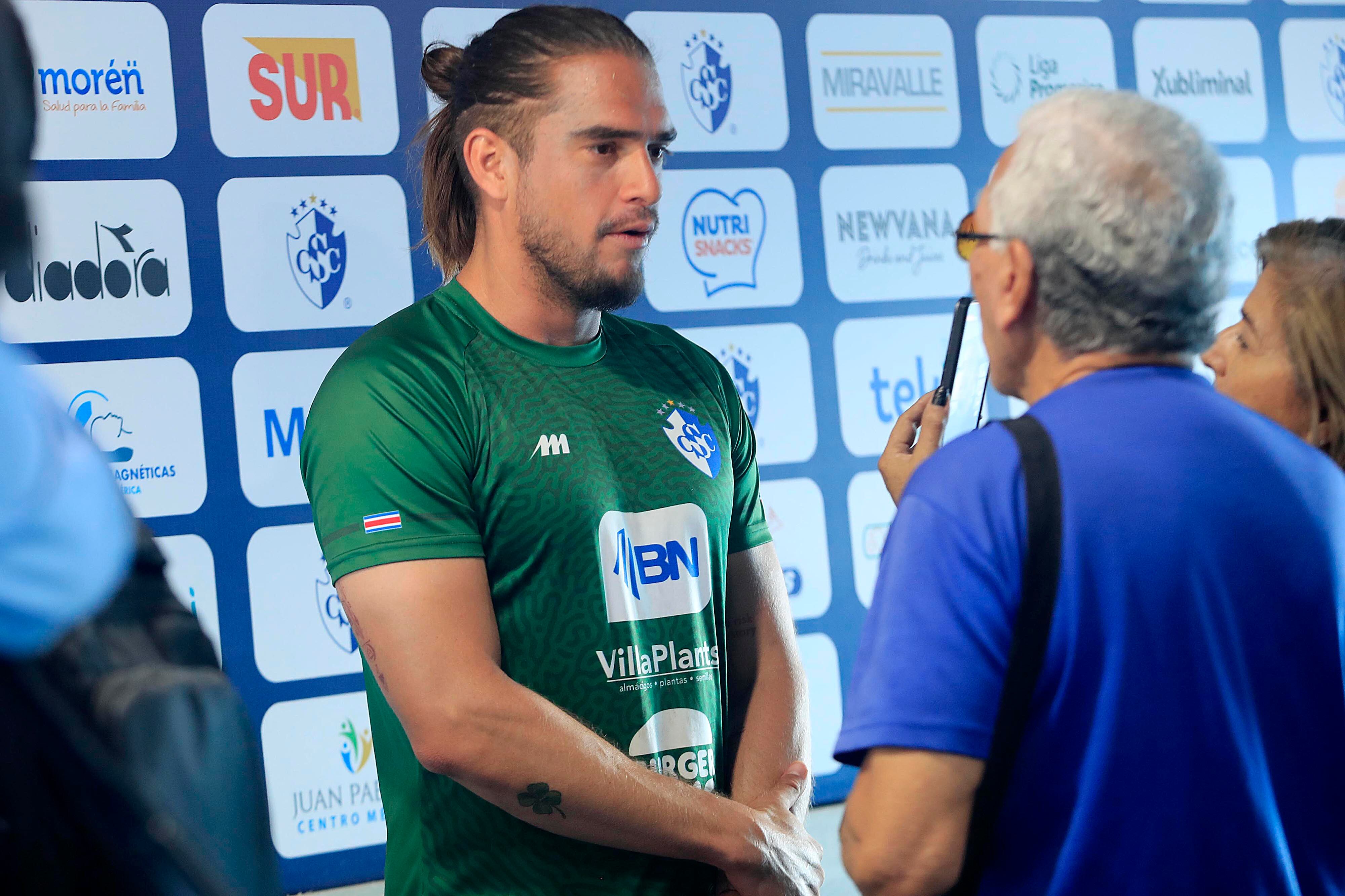 05/01/2024     Estadio Fello Meza, Cartago. El Club Sport Cartaginés entrenó este viernes por la mañana, bajo el mando el mexicano Mario García, y de los asistentes Fernando Palomeque, también mexicano, y Paolo Jiménez. Destacó, además la presencia del refuerzo, también mexicano, Diego González (número 17, medias rojas).