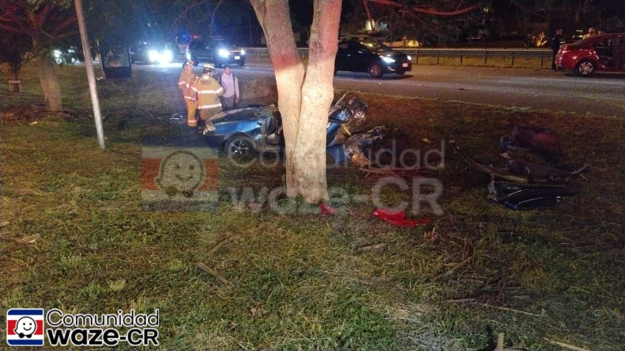 Choque en Tres Ríos deja una mujer fallecida y dos hombres heridos.