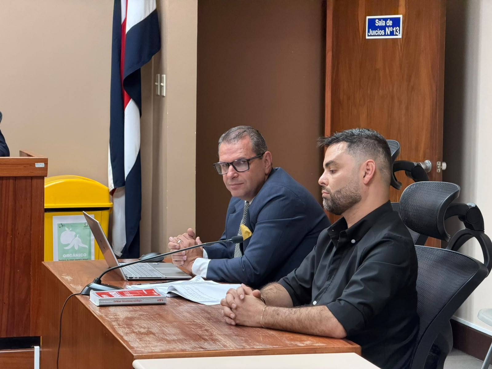 Odontóloga declaró este jueves en favor de María José Ulate y Mauricio Hoffmann en juicio contra el yotuber