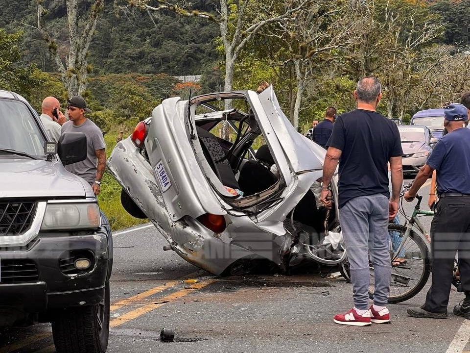 Choque en Orosi de Cartago. Foto Agencia Nacional de Información.
