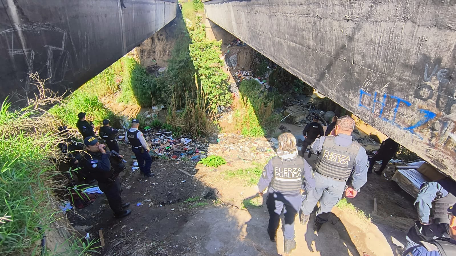 Una niña de 9 años fue encontrada en un búnker en el dique Miraflores, en Cartago. Foto: MSP