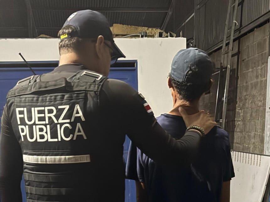 El hombre apellidado Ulloa fue detenido por la Fuerza Pública la noche de este jueves.