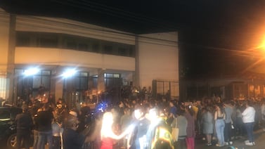 Un barrio entero se une en vigilia para pedir por tico desaparecido en Bogotá