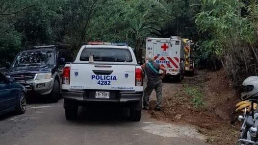 Un hombre de apellido Martínez, de 30 años, falleció al caerle encima un derrumbe de tierra cuando estaba trabajando en La Candelaría de Palmares. Foto: TVN Noticias
