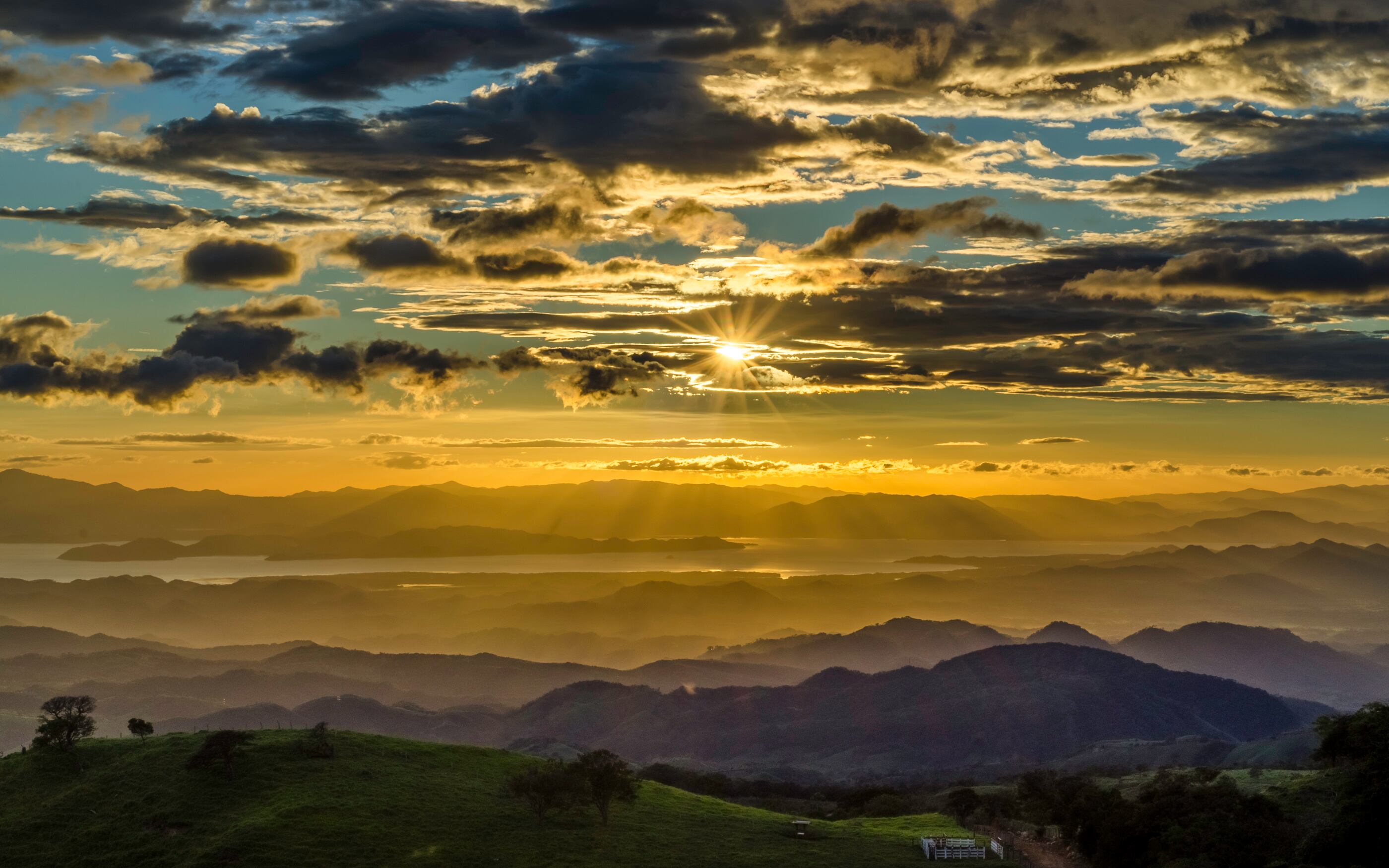 El pasado 12 de julio en la Asamblea Legislativa se aprobó el expediente 21.618 que autoriza la creación del cantón número 12 de la provincia de Puntarenas. La nueva Municipalidad de Monteverde tendrá un distrito único que será Monteverde.