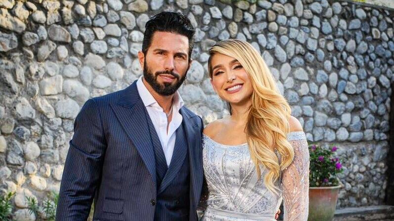 Poncho de Nigris y Marcela Mistral realizan el podcast Parejas Disparejas. (Foto tomada de Facebook)