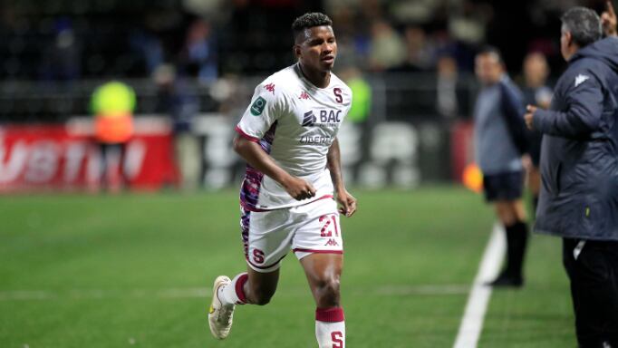 El panameño Fidel Escobar fue castigado con 4 juegos de suspensión, luego de decirle a Pedro Navarro "qué malo sos". Rafael Pacheco.