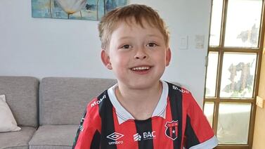 Aficionado a Alajuelense necesita ayuda para que su corazoncito siga latiendo