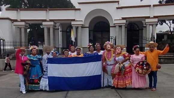 Carla Vanessa Mesa llegó hace 34 años buscando trabajo. Sin imaginarlo, fue en suelo costarricense donde pudo cumplir el anhelo que la acompañaba desde niña: bailar folclor nicaragüense.