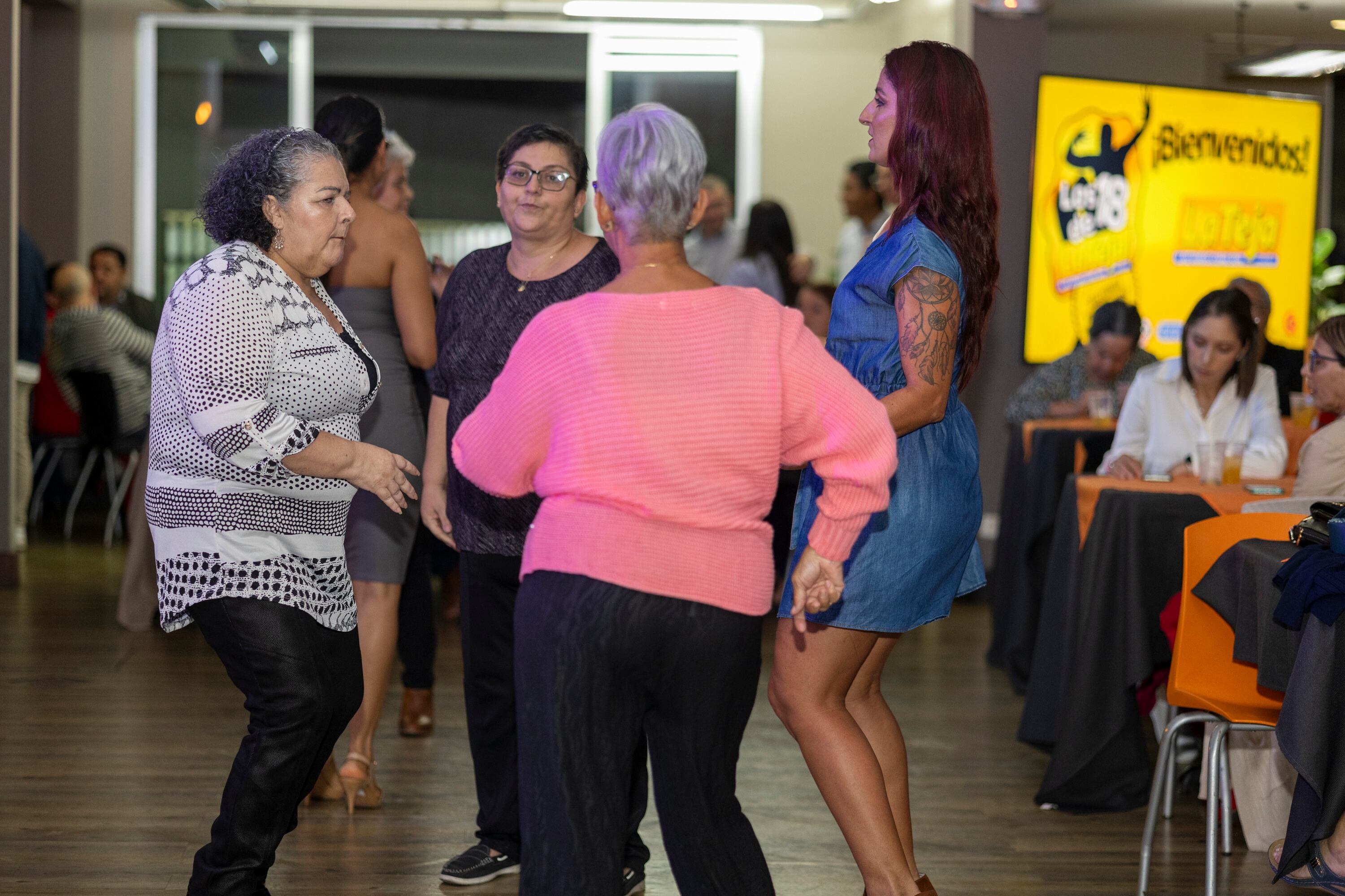 13/10/2024, San José, Grupo Nación, celebración del aniversario numero 18 del periódico La Teja, empleados y lectores reunidos para la celebración.
