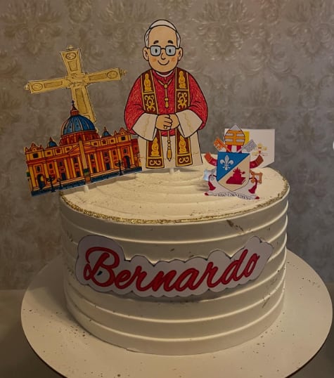 Niño eligió como tema para su fiesta de cumpleaños al papa León XIV