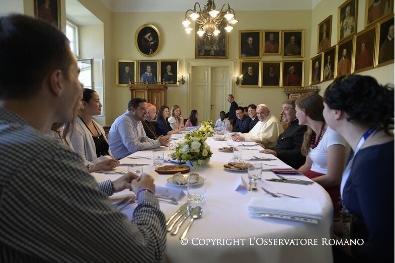 El desamparadeño, Marco Navarro, compartió mesa con el papa Francisco, lago que muy pocos ticos han logrado con un papa.