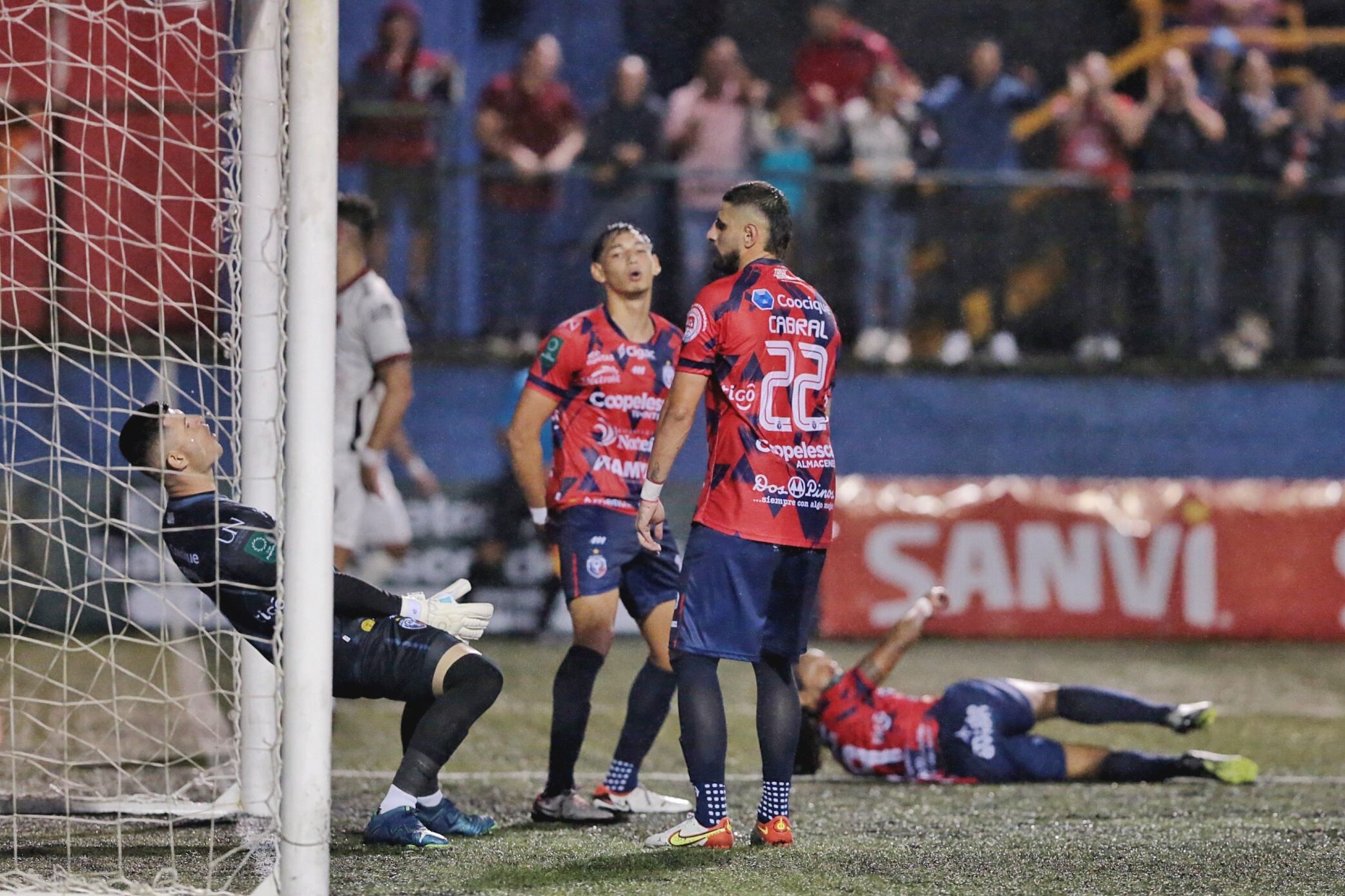 25/01/2024/ Juego entre AD San Carlos vs Liga Deportiva Alajuelense por la jornada 4 del torneo clausura de la copa Promerica en el estadio Carlos Ugalde de Ciudad Quesada / Foto John Durán