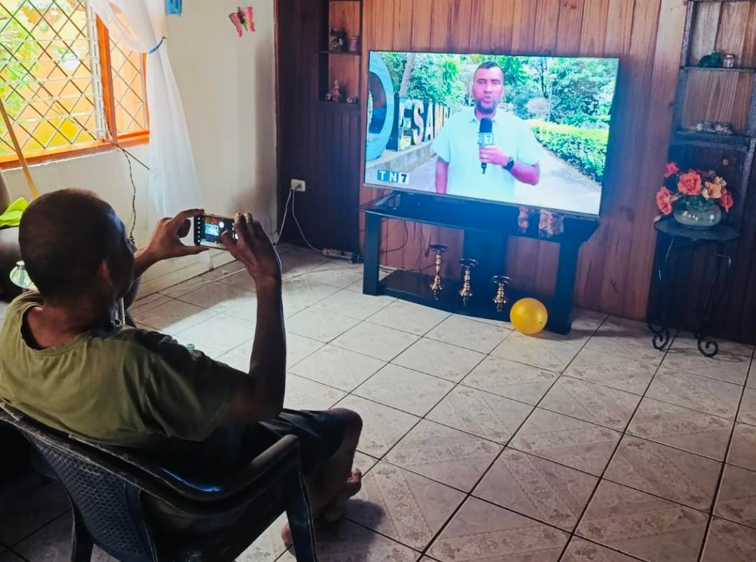 Dudly Lynch Mendoza, periodista de Telenoticias de canal 7.