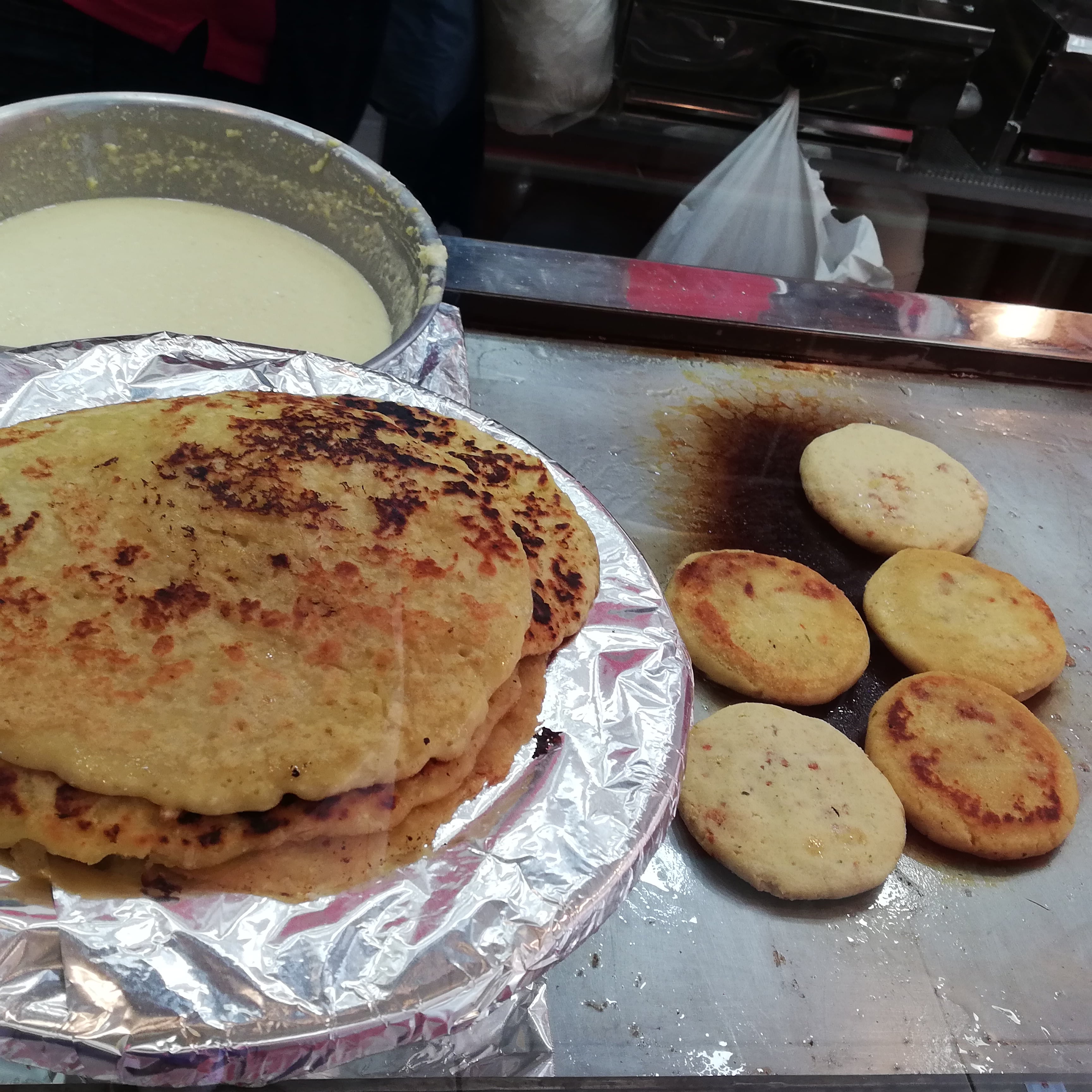 El Chimano de Zapote son cinco locales en San José que a falta de Festejos Populares en Zapote, abrieron para alegría de la gente que los a acogido muy bien.