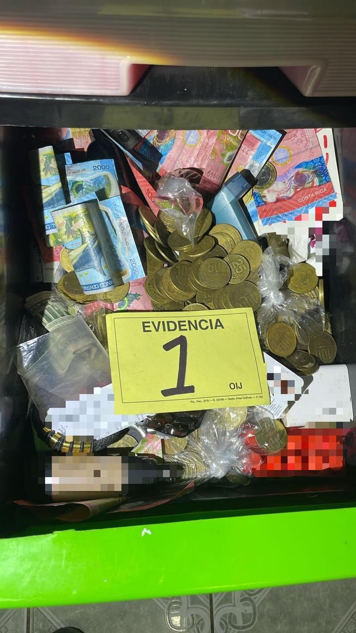 Con armas y municiones de guerra es como el OIJ de Guápiles detuvo a cuatro hombres y una mujer sospechosos de pertenecer a una banda que disputa territorio narco, se trata de un remanente de Castrol. Foto: OIJ