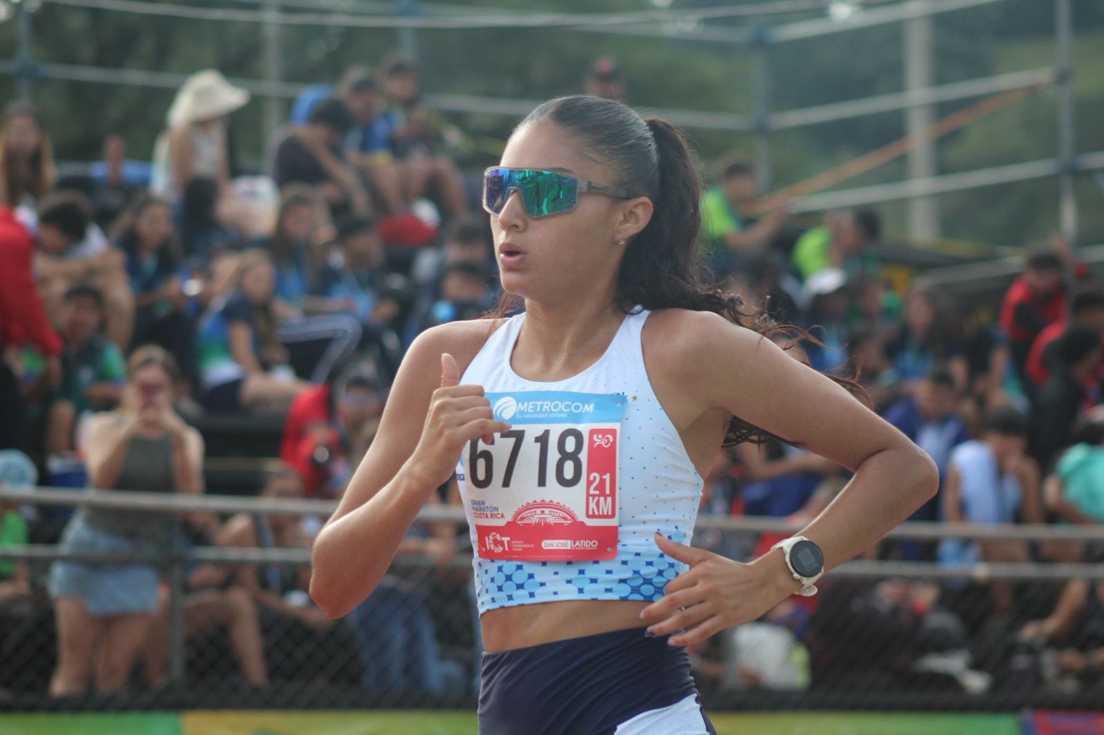 Chelsea Yuliana Araya Ulloa, generaleña, ganó este martes 13 al imponerse en la prueba de 10 mil metros de la marcha atlética, disputada en la nueva pista sintética del Polideportivo de Pococí.