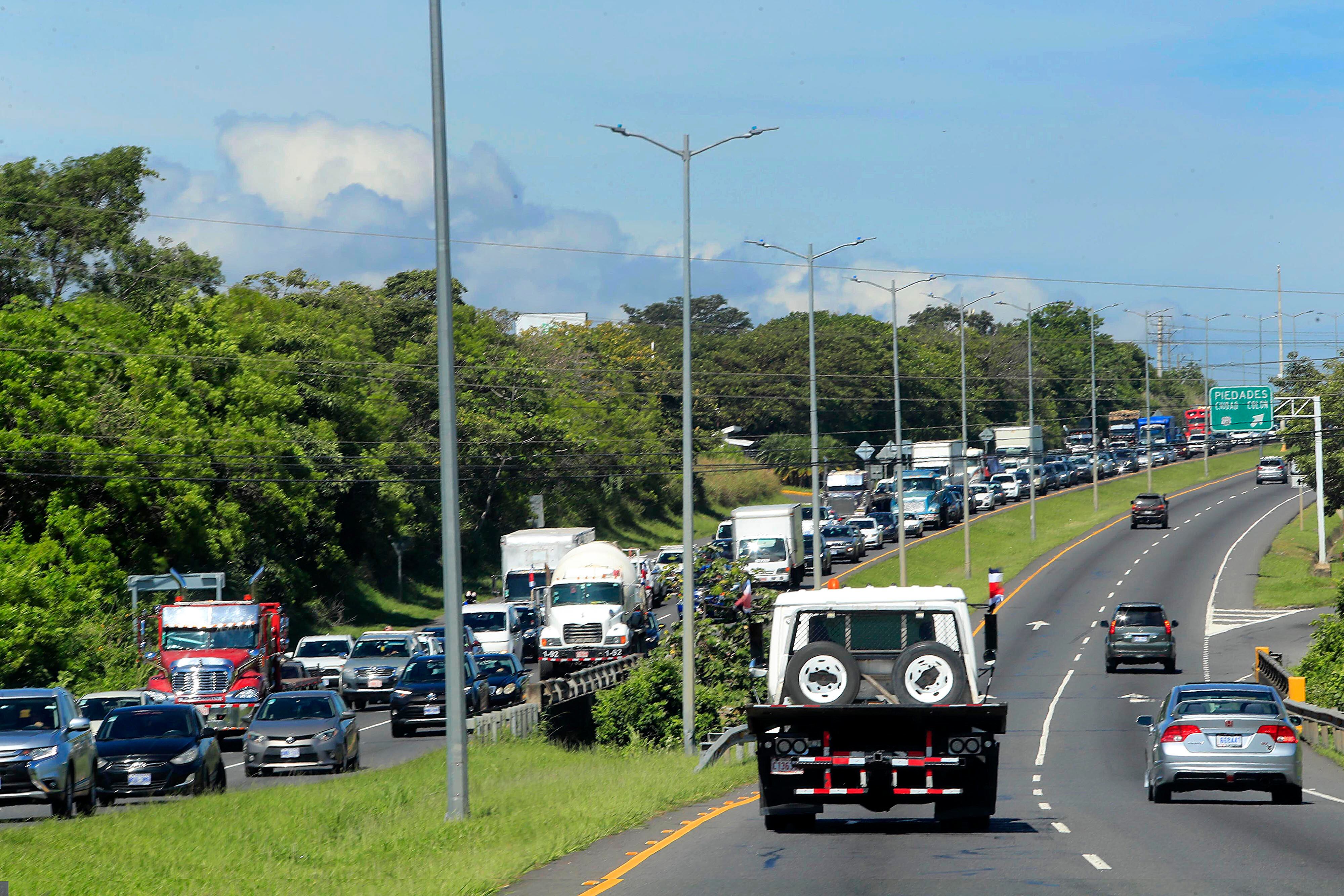 Vehículos en circulación para temas relacionados con marchamo, restricción vehicular, precio de combustibles, gasolina, etc.