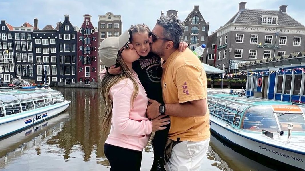 Daniela Gamboa y Alejandro Chaves se casaron hace 10 años. Ella es de Escazú y él de Cartago. Este matrimonio comenzó un emprendimiento en Costa Rica y lo han fortalecido desde Europa