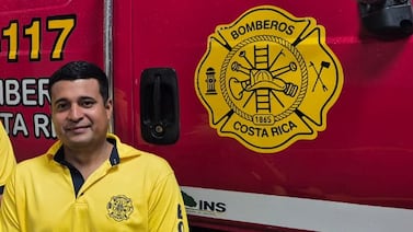 Bombero de Filadelfia narra cómo salvó a anciano de 85 años en temporal