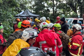 Senderista sufre grave emergencia y equipos de rescate trabajan para salvarla en Escazú