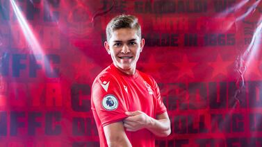 Video: Compañeros del Nottingham Forest le hicieron una divertida prueba a Brandon Aguilera