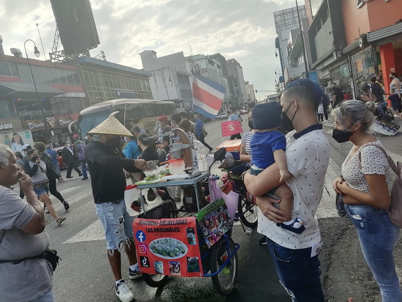 Guayabas micheladas un negocito de perseverancia en San José
