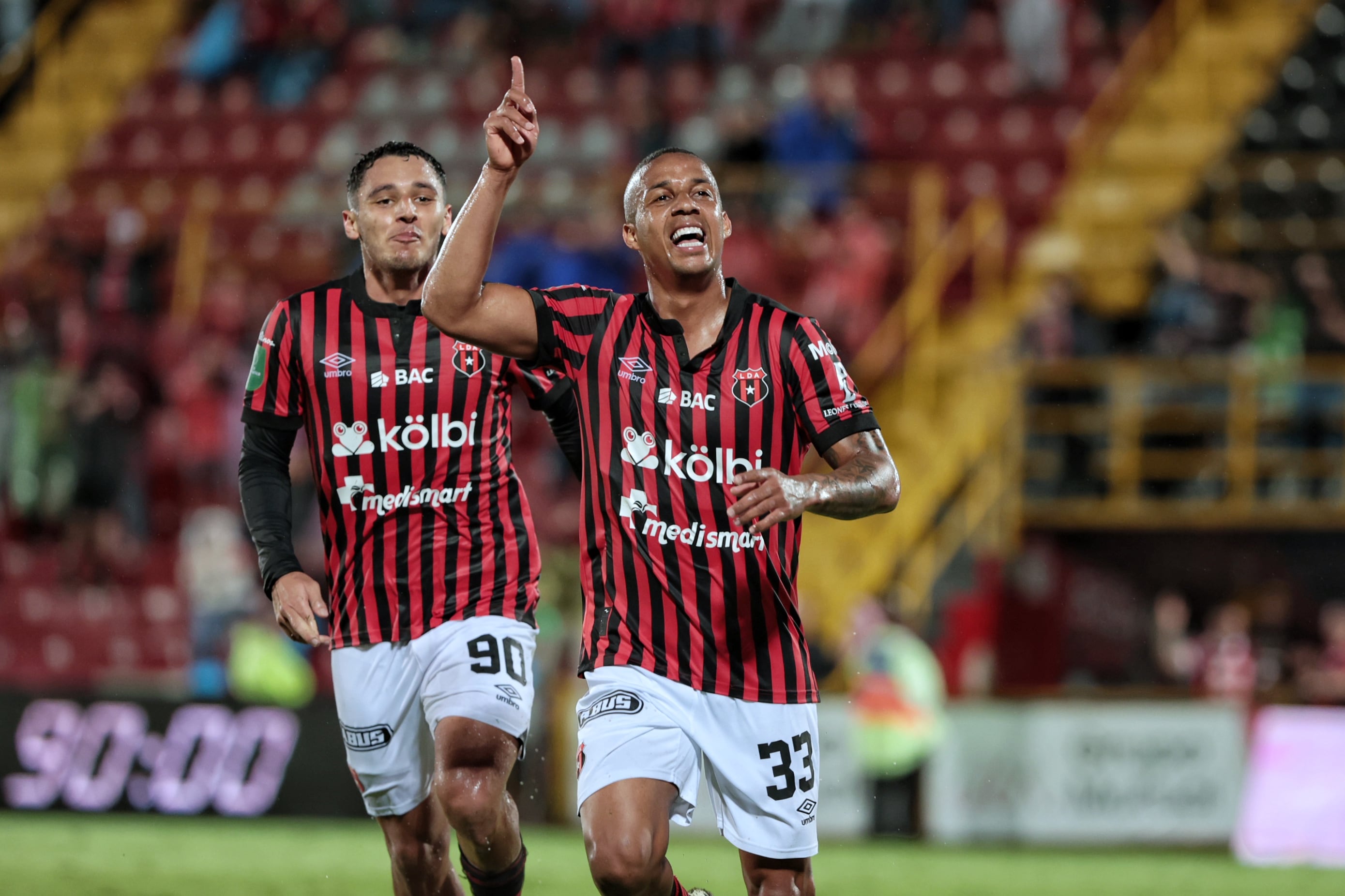 26/10/2025/ Juego entre Liga Deportiva Alajuelense vs Perez Zeledón por la jornada 14 del torneo apertura de la Liga Promerica en el estadio Alejandro Morera Soto / foto John Durán