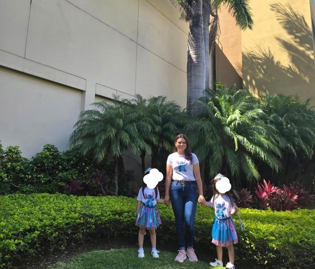 Última publicación de Junieysis Merlo muestra celebración con sus hijas.